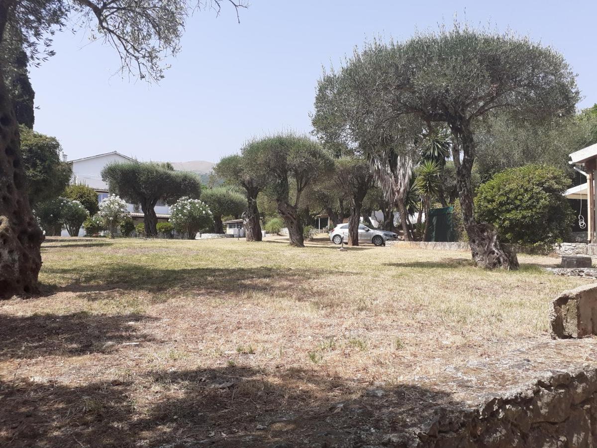 Katia Cottage Kassiopi Bagian luar foto